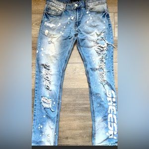 Men’s distressed jeans